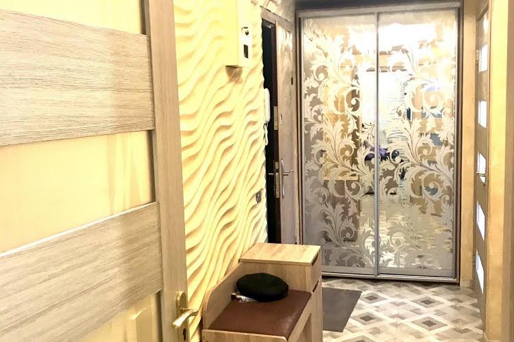 Продам квартиру Борщагівська вул., 16, Солом'янський р-н, Київ, Політехнічний інститут (M)  2 кімнати, 1 поверх 9-пов., стара панель  59 000 $ 