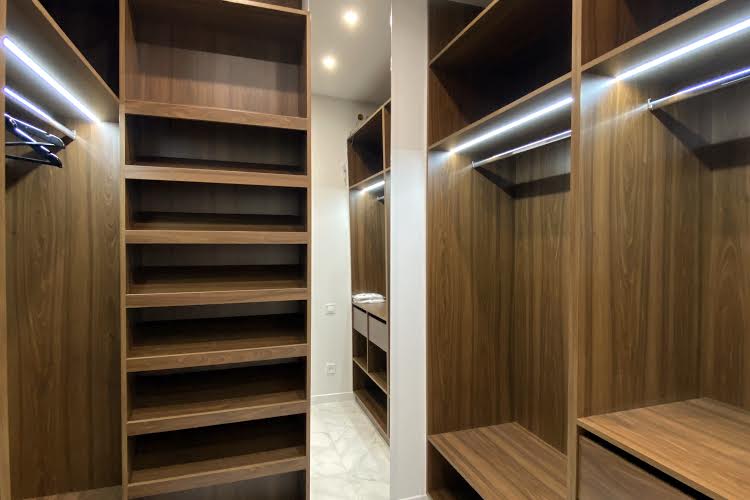 Продам квартиру Жилянська вул., 68, Печерський р-н, Київ  1 кімната, 18 поверх 22-пов., бетонно монолітний  165 000 $  3 056 $/м²