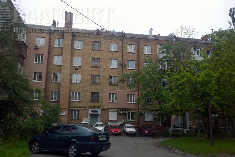 Продам квартиру Дружби Народів бульв., 13, Печерський р-н, Київ  2 кімнати, 5 поверх 5-пов., сталінка  95 000 $  1 728 $/м²