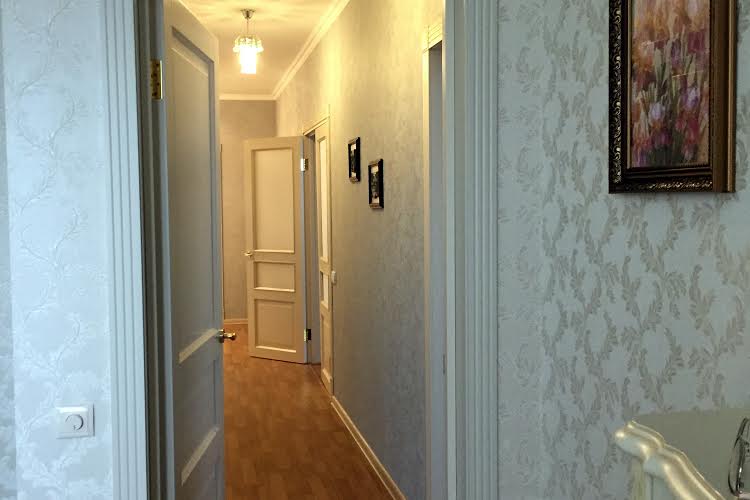 Продам квартиру Е.Чавдар, 2, Дарницький р-н, Київ,  3 кімнати, 18 поверх 24-пов., українська цегла  200 000 $ 